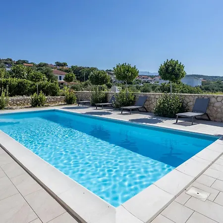 4 Bedroom Awesome In Barbat Holiday home
