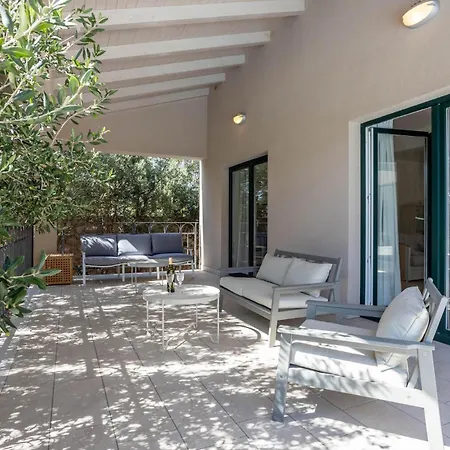 Holiday home 4 Bedroom Awesome In Barbat