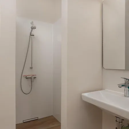 4 Bedroom Awesome In Barbat Case de vacanță