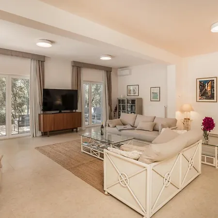 Case de vacanță 4 Bedroom Awesome In Barbat *