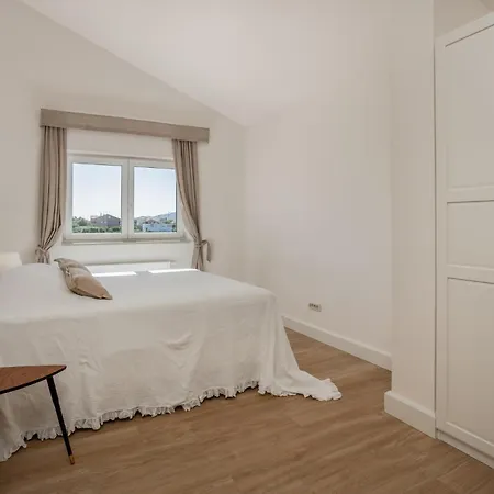 4 Bedroom Awesome In Barbat Holiday home