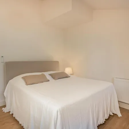 Case de vacanță 4 Bedroom Awesome In Barbat