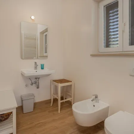 4 Bedroom Awesome In Barbat Holiday home Barbat na Rabu