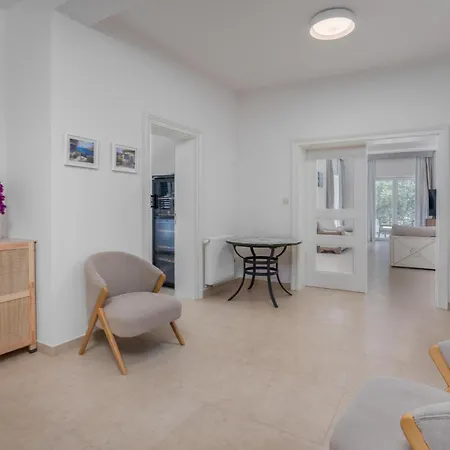 4 Bedroom In Barbat Holiday home