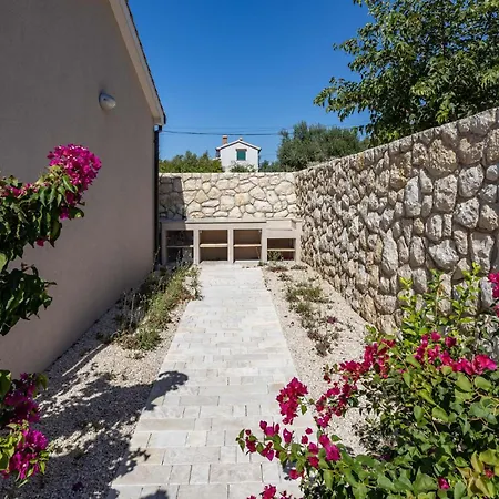4 Bedroom In Barbat