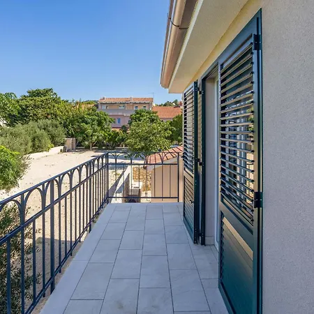 4 Bedroom In Barbat Holiday home Barbat na Rabu